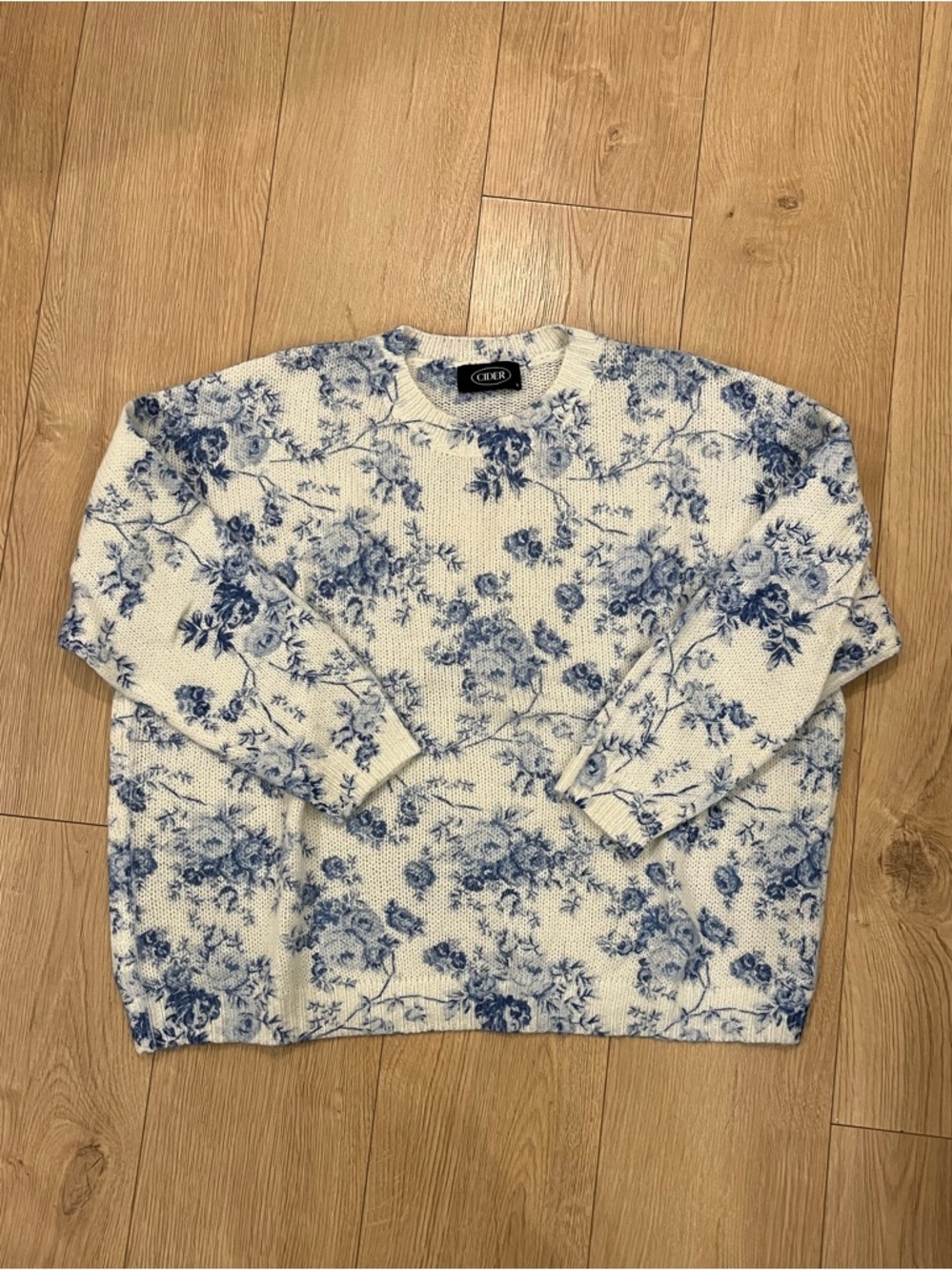 Floral Pattern Sweater - Picture 4 of 6